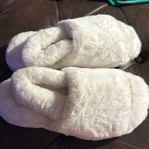 Rachael roy fuzzy slippers L 9-10